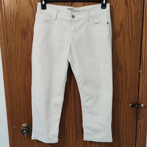 Old Navy the Sweetheart white jean capris, excellent used cond. size 2